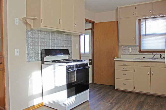 Building Photo - 2-Bedroom, 1-Bath House for Rent