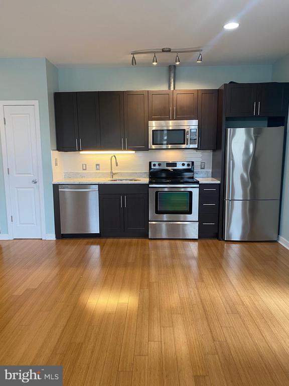 Building Photo - 4742 Pine St