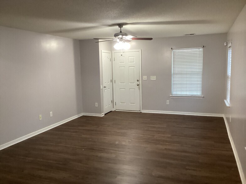 Building Photo - 7800 Rabbits Foot Ln