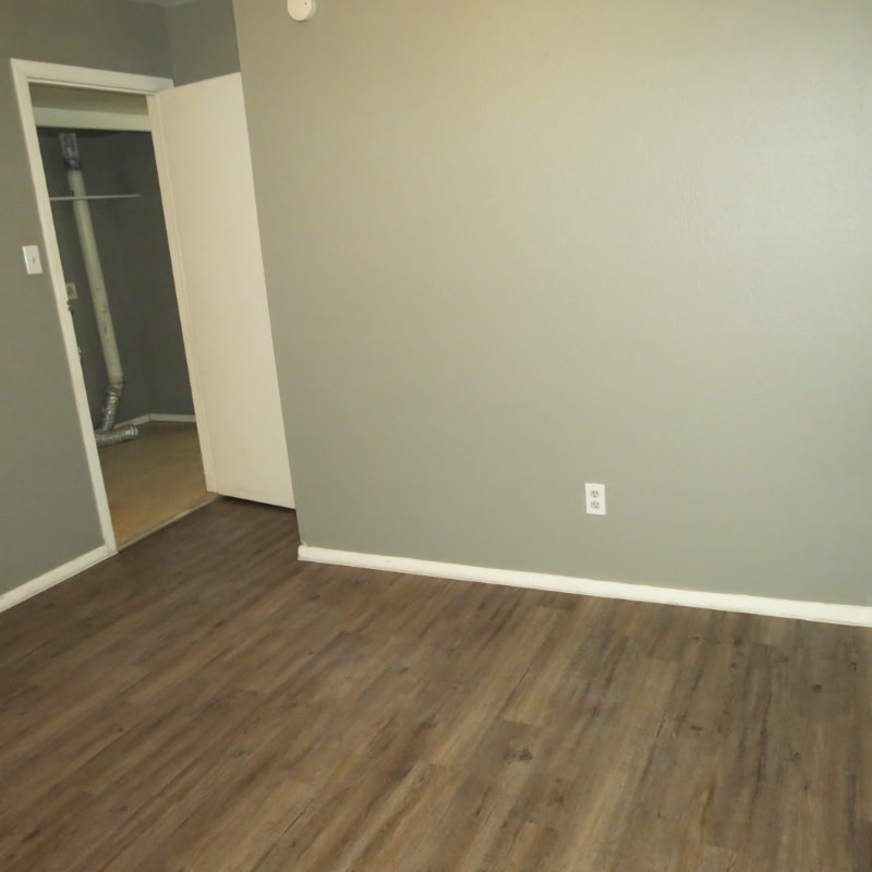 Building Photo - 2703 Poplar Cir