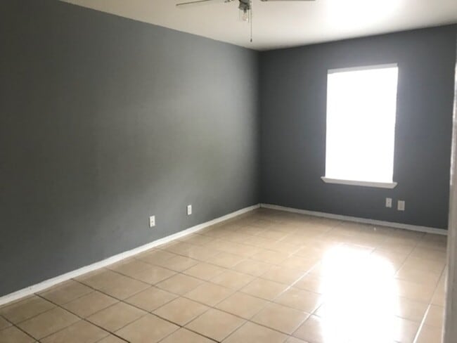 Building Photo - 7625 Windsor Oaks