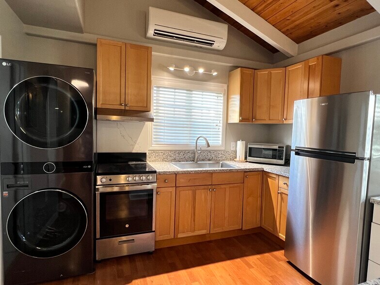 Building Photo - 527 Paopua Pl