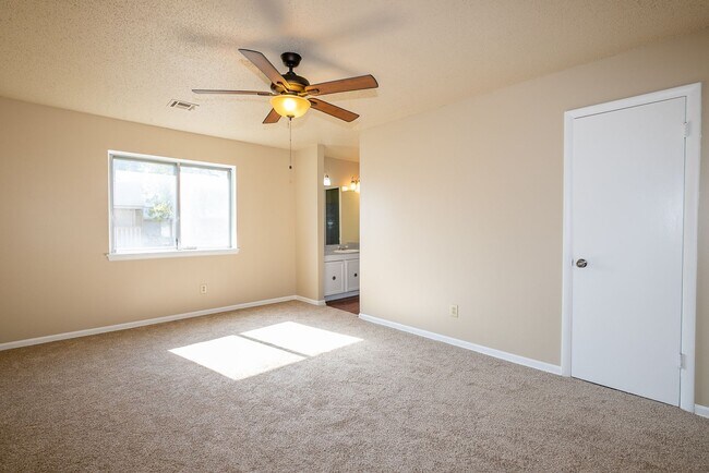 Building Photo - Spacious 3 Bed 2 Bath Condo in Tulsa!