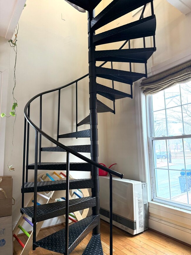 Building Photo - Charming 2 Bed + 2 Bath in the West End