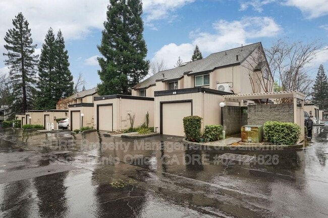 Building Photo - 9200 Madison Green Ln