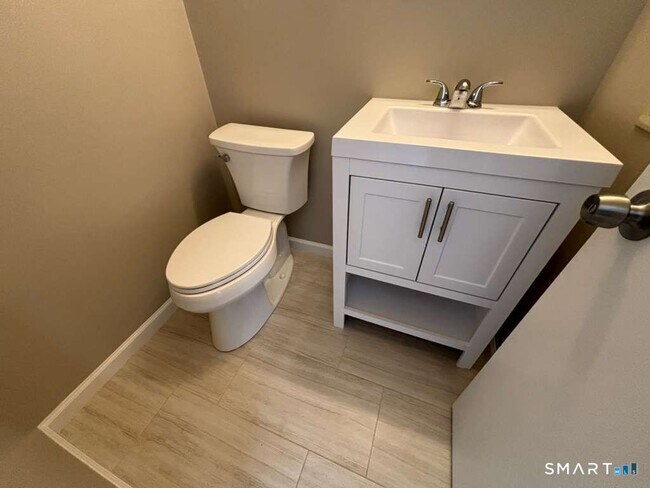 Building Photo - 7 Homestead Ln