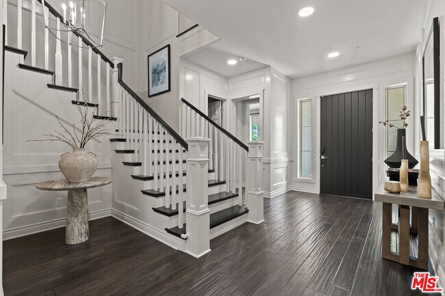 Building Photo - 55 suede