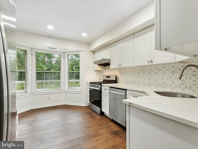 Building Photo - 204 Salem Ct