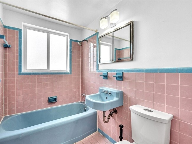 Building Photo - 2507 Okeechobee Ln