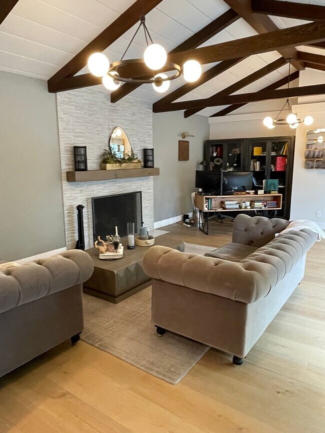 Building Photo - Stunning new build, top of the line everything, walk to town location, close to schools! INCLUDES...