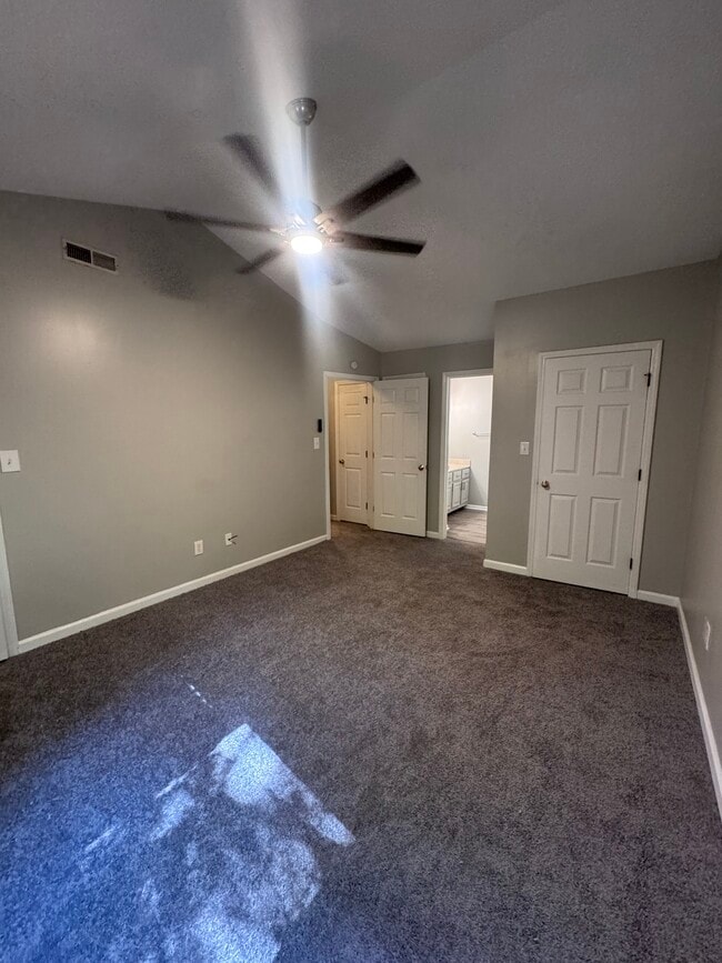 Building Photo - 4218 Queen Victoria Pl