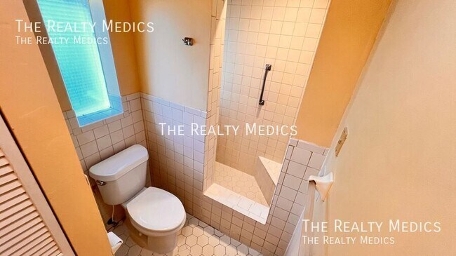 Building Photo - 1807 N Park Ave