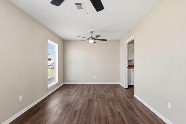 Building Photo - 3120 Royal St