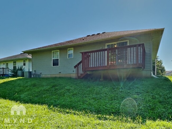 Building Photo - 677 N Elder Ave