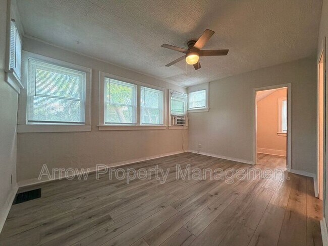 Building Photo - 3304 S 40th St