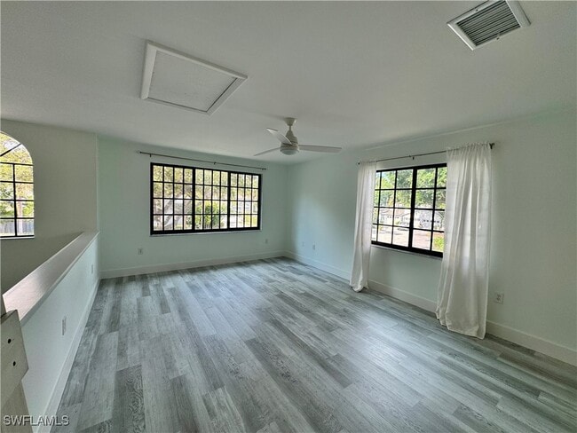Building Photo - 871 Meadowland Dr