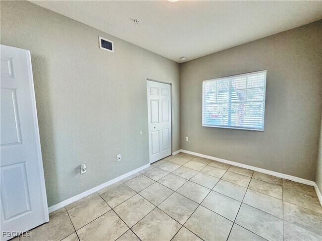 Building Photo - 13180 Bella Casa Cir