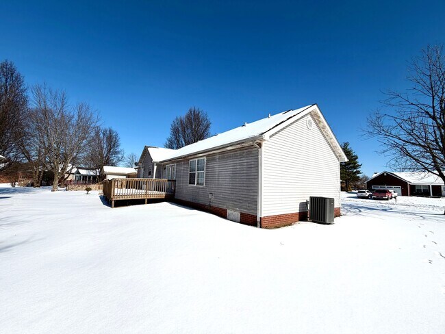 Building Photo - 100 Fairway Hill