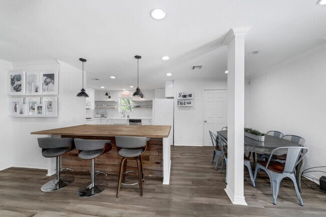 Building Photo - 5474 Imogene St