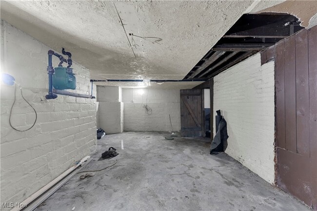 Building Photo - 3186 E 137th St