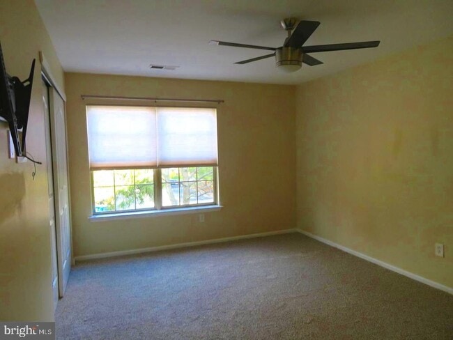 Building Photo - 208 Foxmeadow Dr