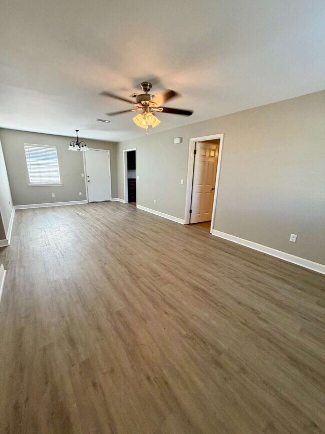 Building Photo - Available now FOR RENT in Enterprise, AL!!