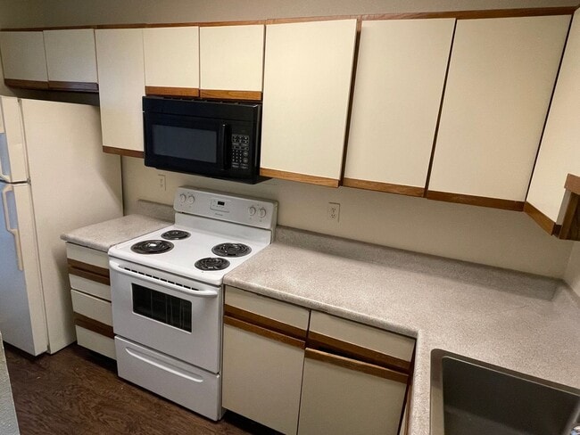 Building Photo - 2 BEDROOM CONDO BY UNT