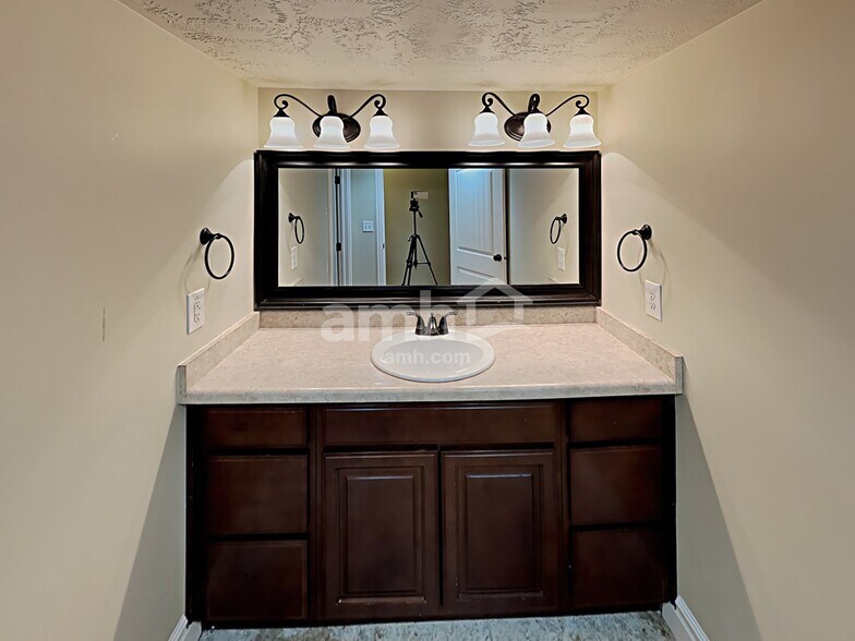 Building Photo - 6503 W Scarlet Oak Dr