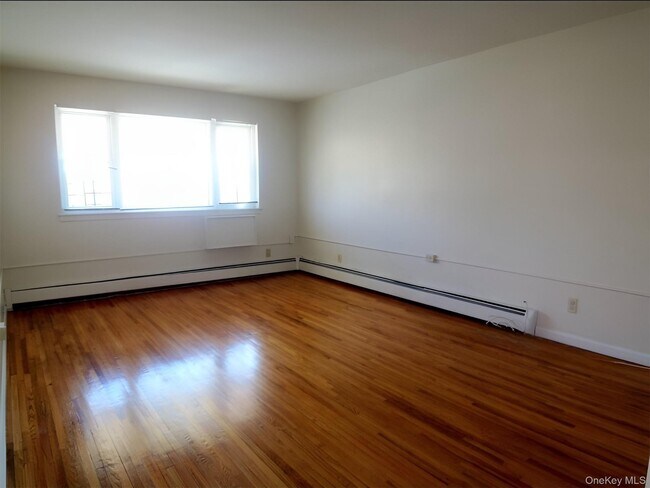 Building Photo - 1465 Burke Ave
