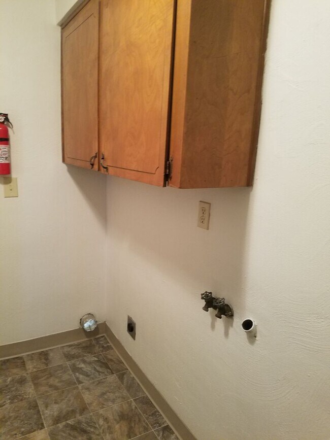 Building Photo - 2415-2425-2425 Wooddale Ave NE