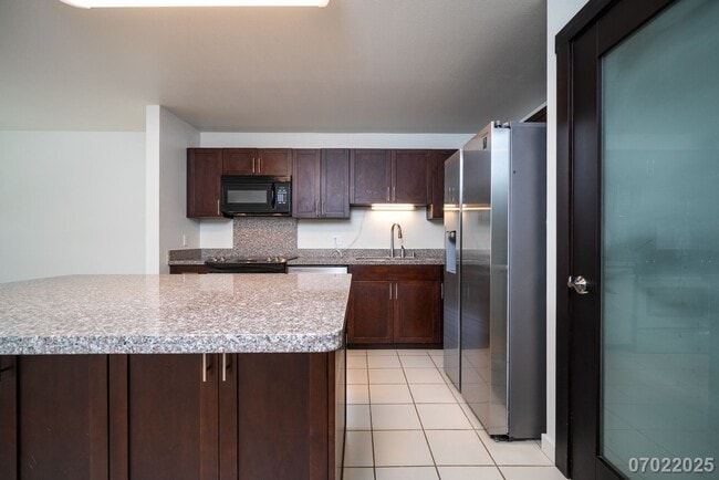 Building Photo - $3,200 | 3br/2ba Condominium in Sixty Parkside