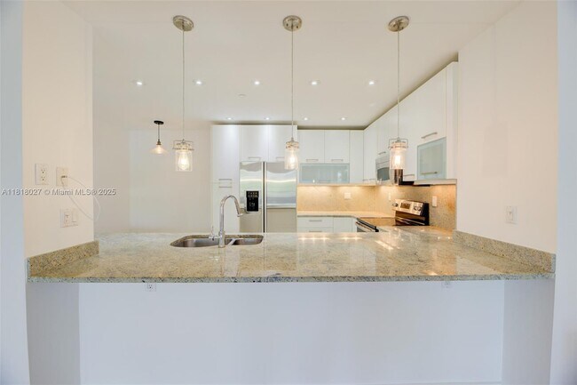 Building Photo - 151 Crandon Blvd