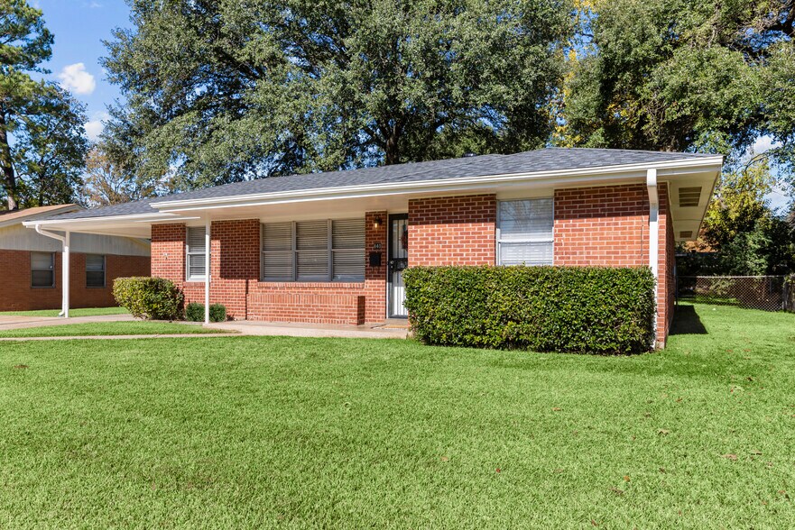 Building Photo - 840 Natchez St