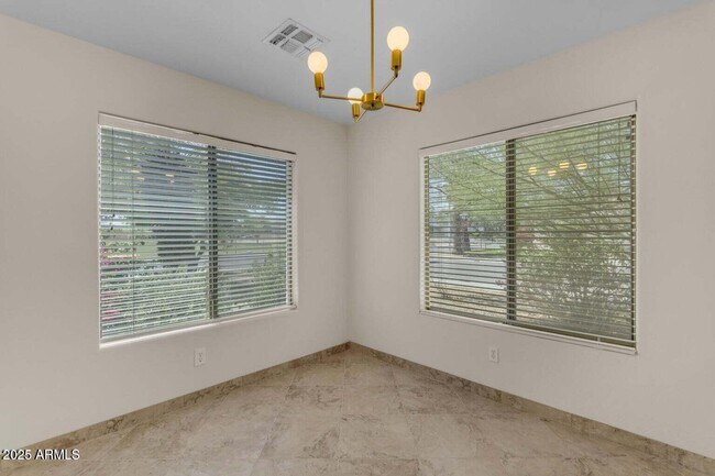 Building Photo - 2028 W Alice Ave