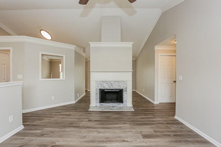 Building Photo - 215 Ashland Manor Dr