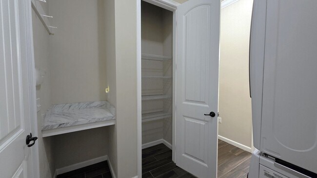 Building Photo - FOR RENT 4 BEDROOM 3 BATHROOM HOME