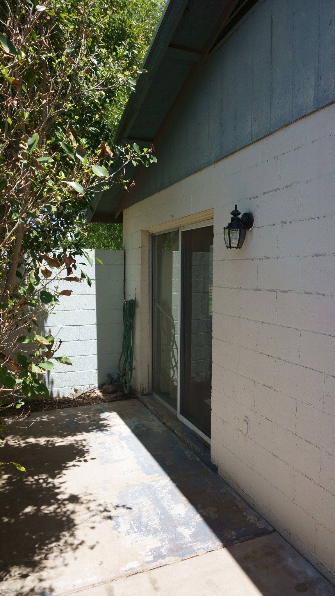 Building Photo - 3304 S Parkside Dr