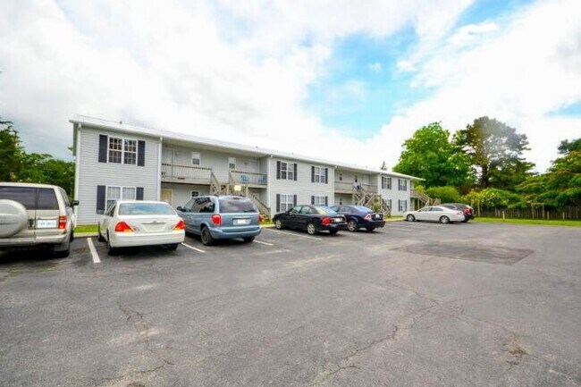 Building Photo - 2 bedroom in Burgaw NC 28425