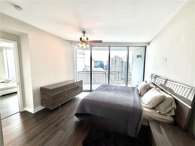 Building Photo - 3338 Peachtree Rd NE