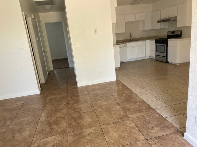 Building Photo - 819 K St
