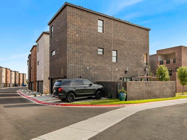 Building Photo - 210 Veracruz Dr