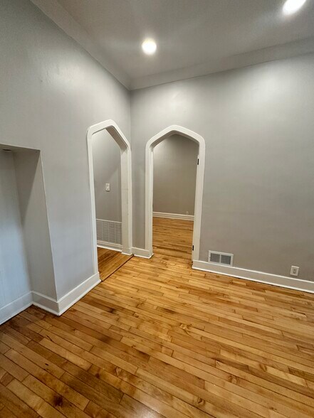 Building Photo - 3255 N Kenneth Ave