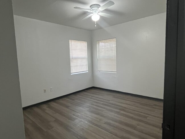 Building Photo - 1136 SE 21st St