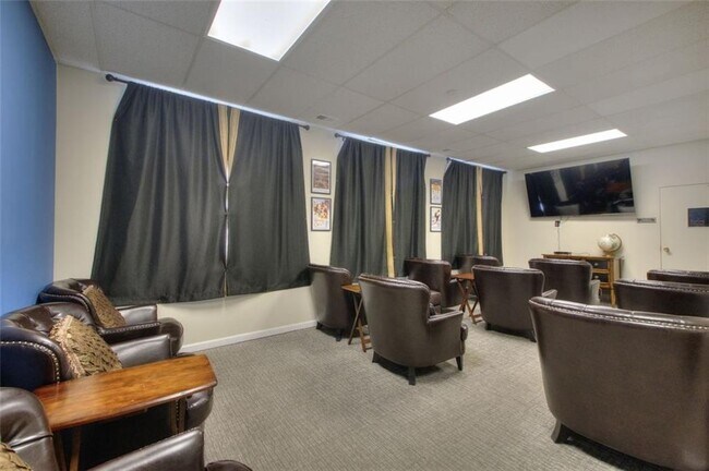 Building Photo - 425 Mount Vernon Hwy NE