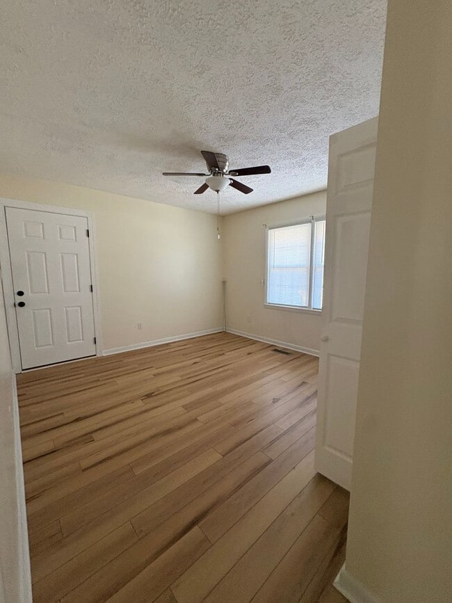 Building Photo - SG11200B