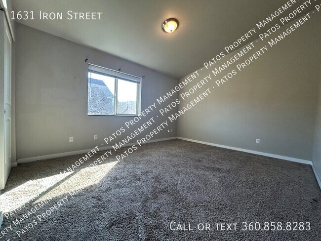 Building Photo - 1631 Iron St