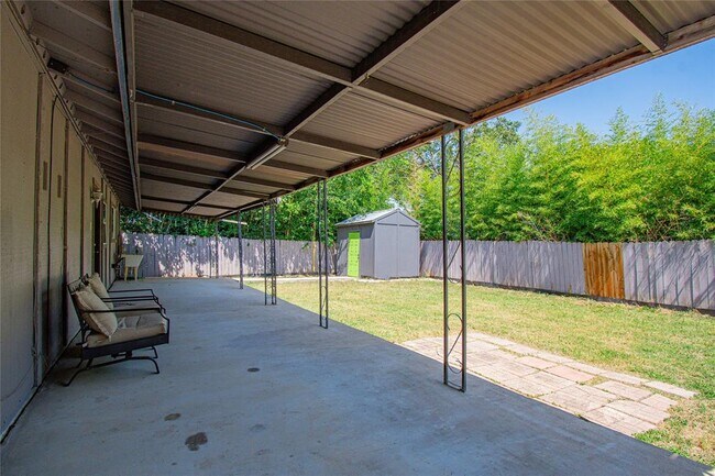 Building Photo - 2524 Berkett Dr