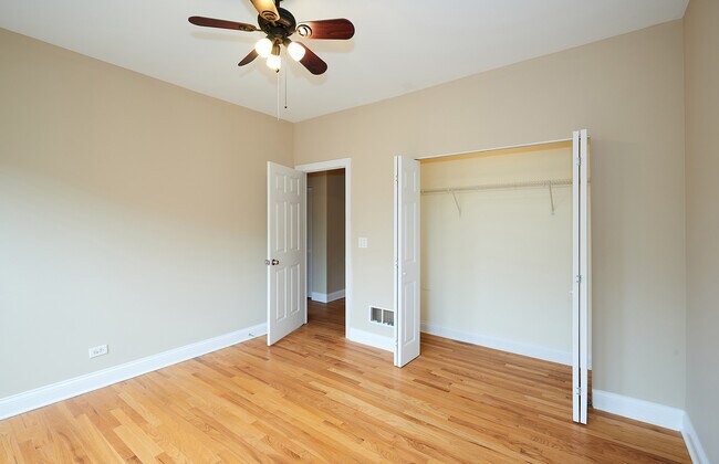 Building Photo - 1609 W Farwell Ave