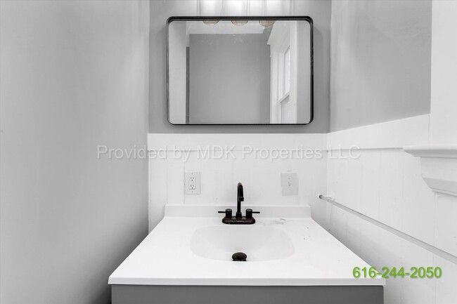 Building Photo - STUNNING REMODEL!!! Extremely Spacious 4 B...