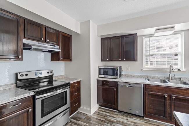 Building Photo - Charming 3BR with Fenced Yard